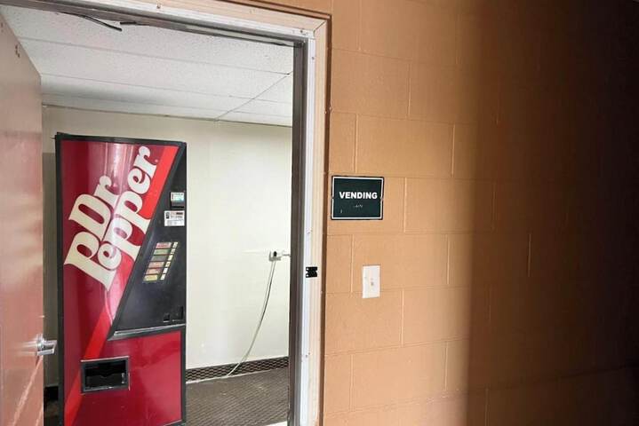 Room 26 of 32
