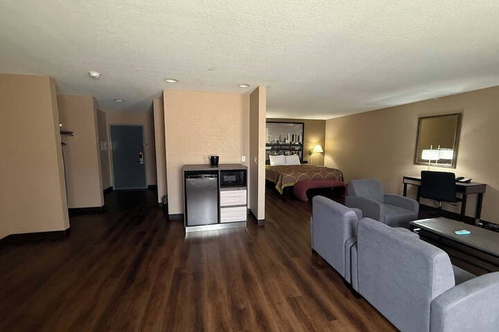 Super 8 by Wyndham Harrison OH