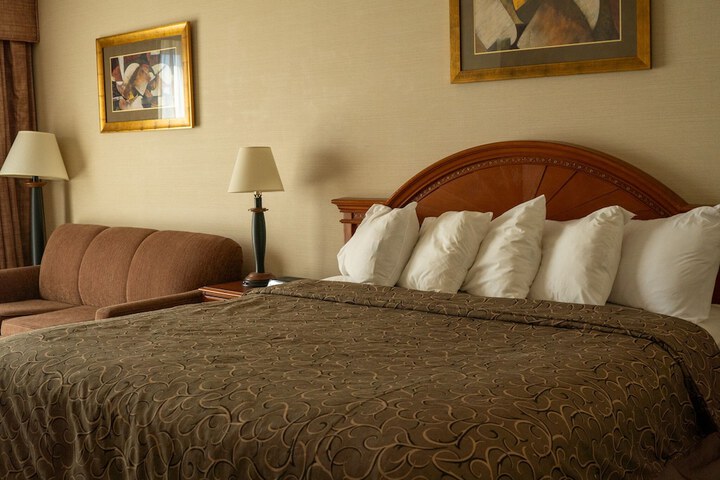 Room 10 of 17