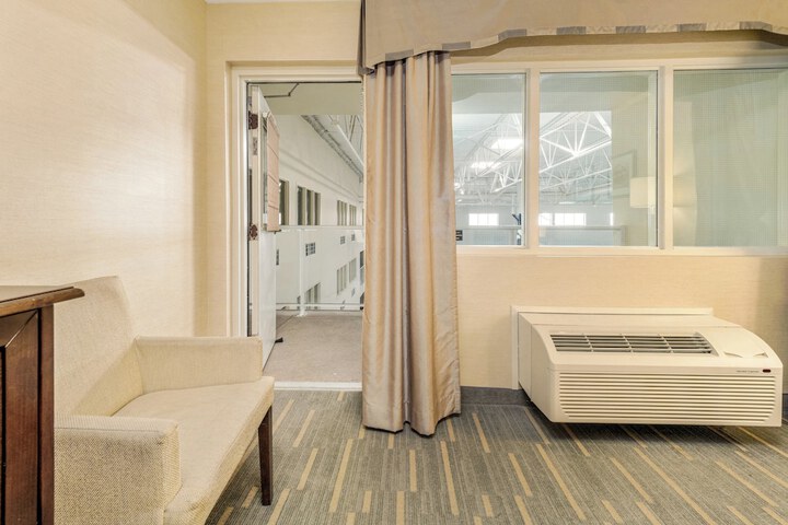 Room 118 of 200