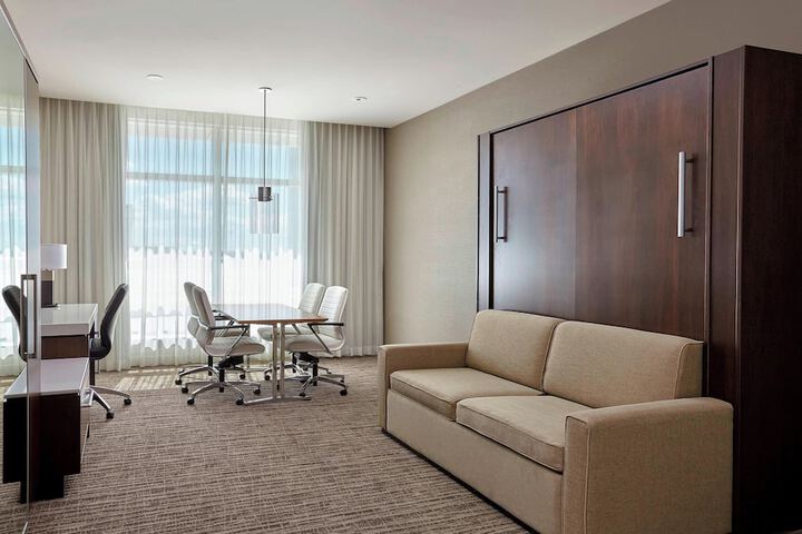 Calgary Airport Marriott In-Terminal Hotel