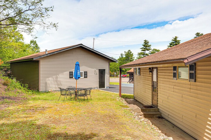 northwood Tours Escape w / Boat Dock Access!