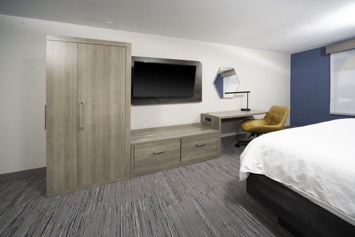 Room 51 of 79