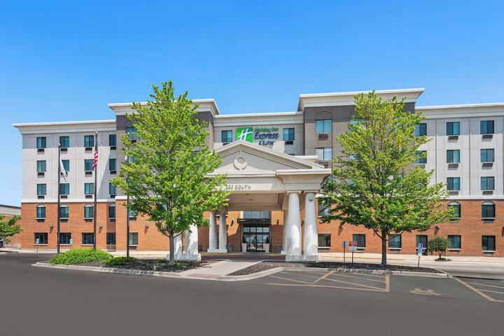 Holiday Inn Express & Suites Chicago West - OHare Arpt Area by IHG