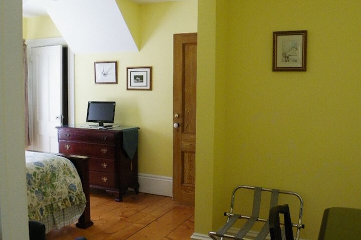 Room 11 of 34