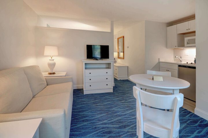 Room 102 of 131