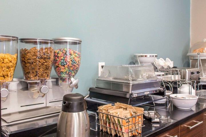 Breakfast/Coffee Service 25 of 27