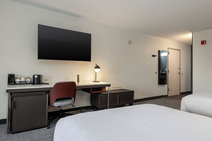 Courtyard by Marriott North Charleston Airport / Coliseum