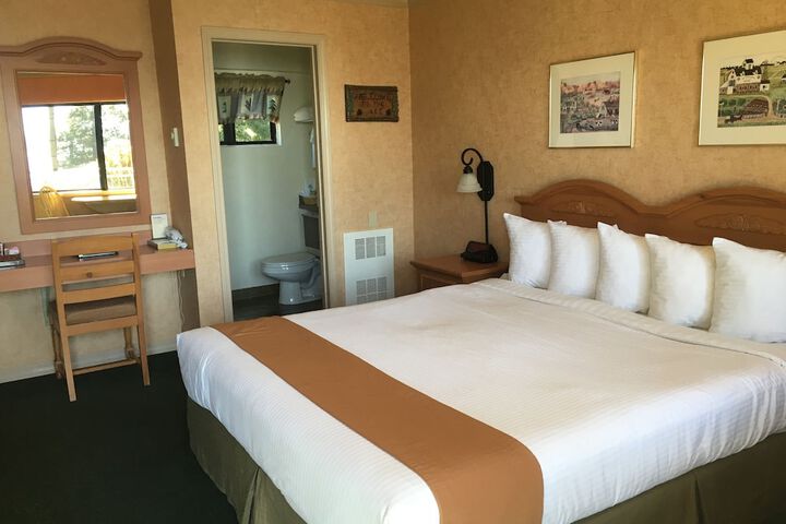 Pepper Tree Inn