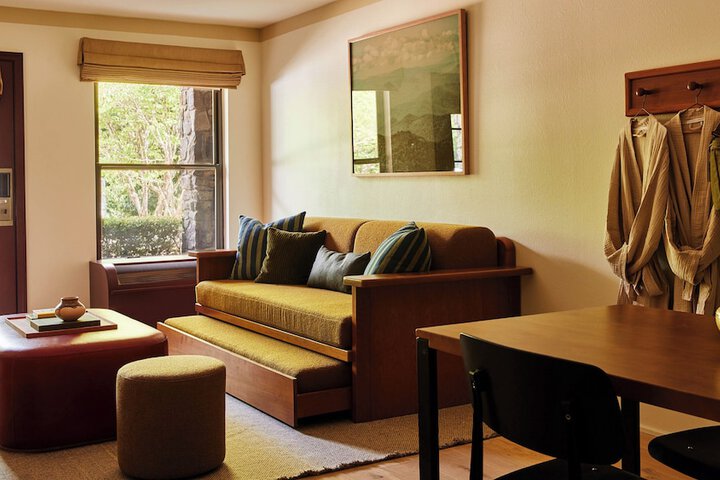 Room 9 of 30