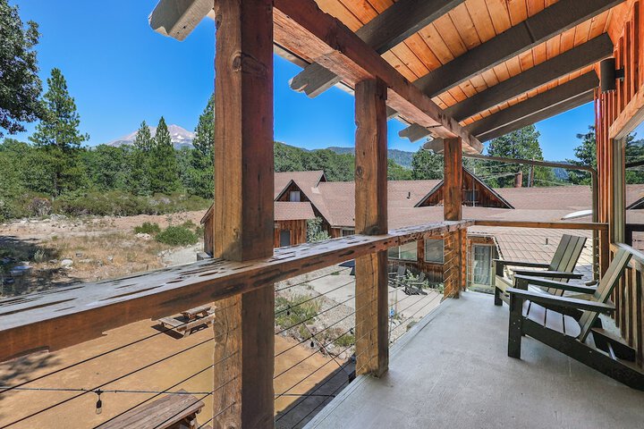 Basecamp Lodge