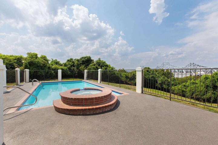 Pool 8 of 26