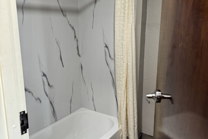 Room 2 of 8