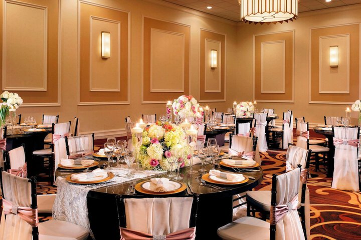 Ballroom/Hall 106 of 114