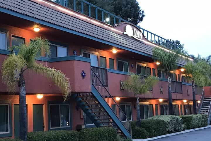 Hotel 7 of 34