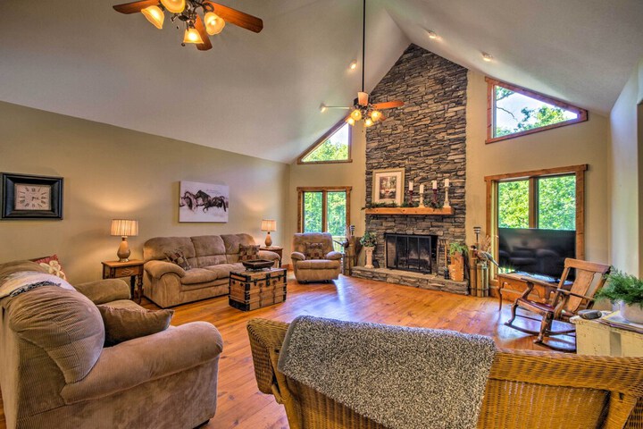 Tryon House w / Hot Tub - Near Equestrian Centers!