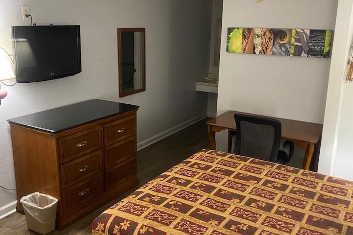 Room 9 of 15