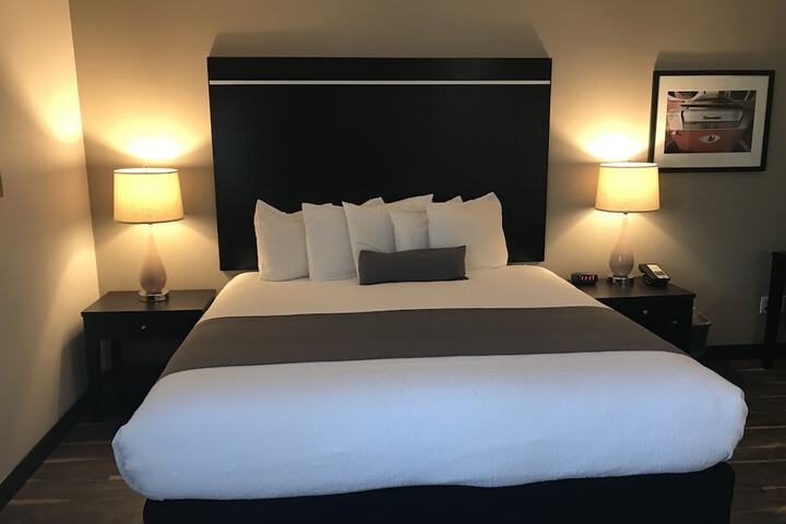 Ten Pin Inn & Suites