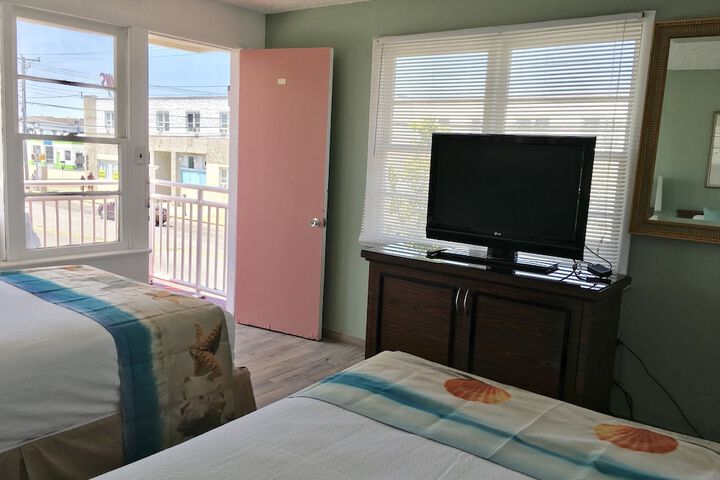 Room 10 of 31