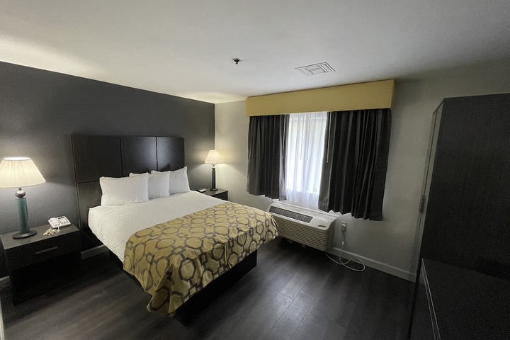 Room 16 of 36