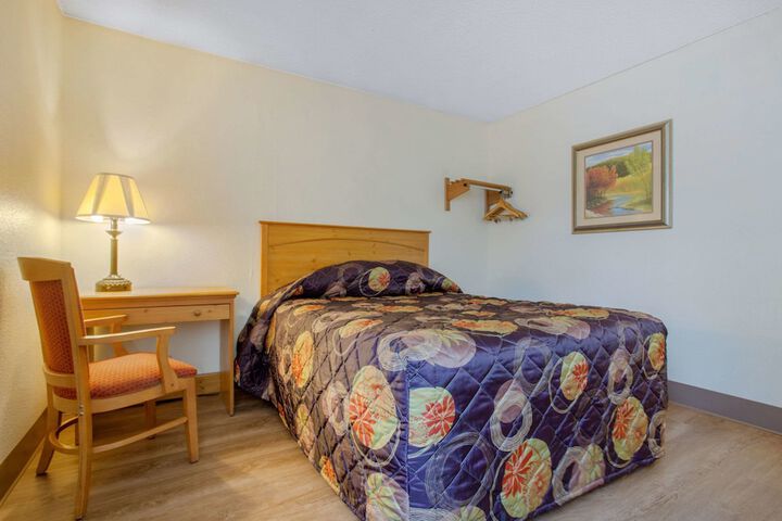 Room 16 of 32
