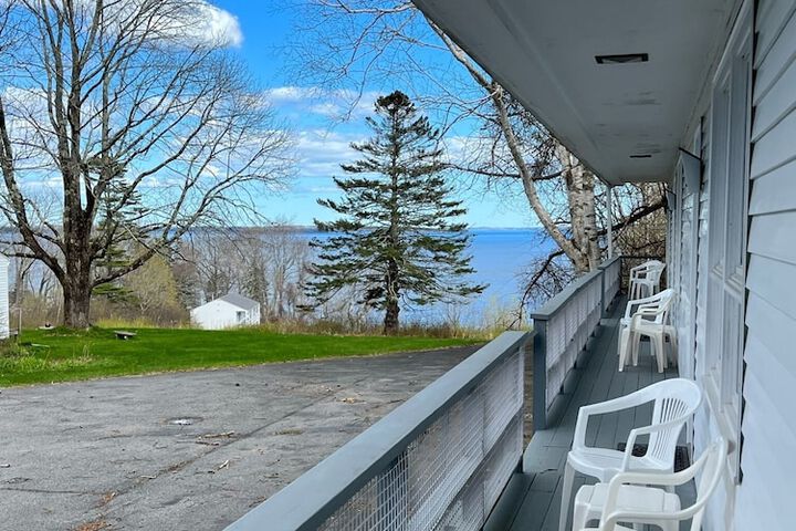 High Tide Inn