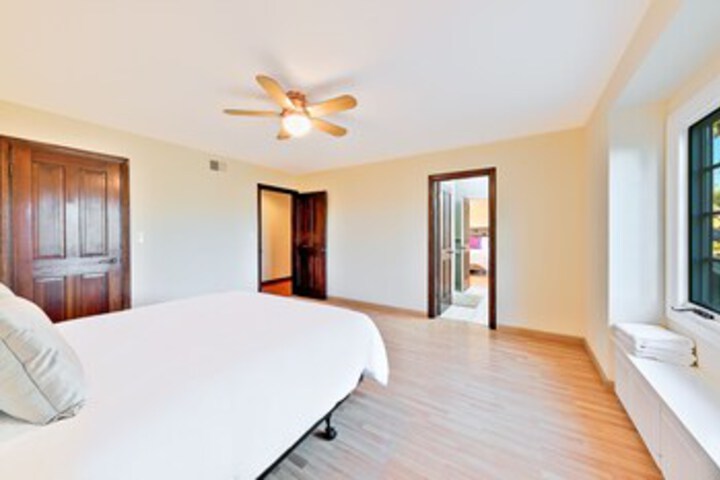 5BDRM Villa Via Mil Cumbres