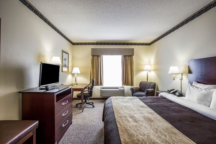 Room 32 of 43