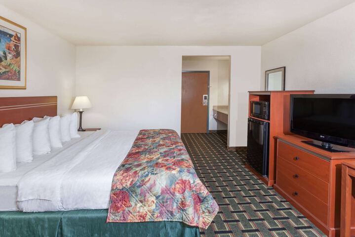 Room 17 of 33