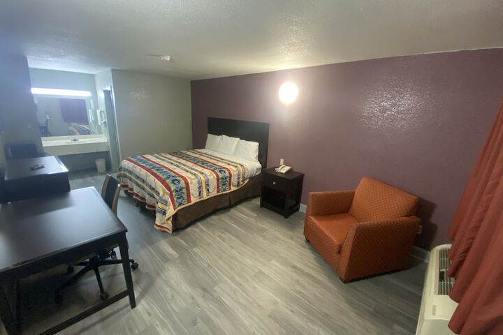 Room 7 of 11
