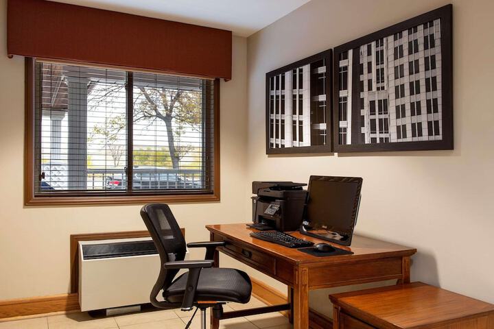 Business Center 25 of 26