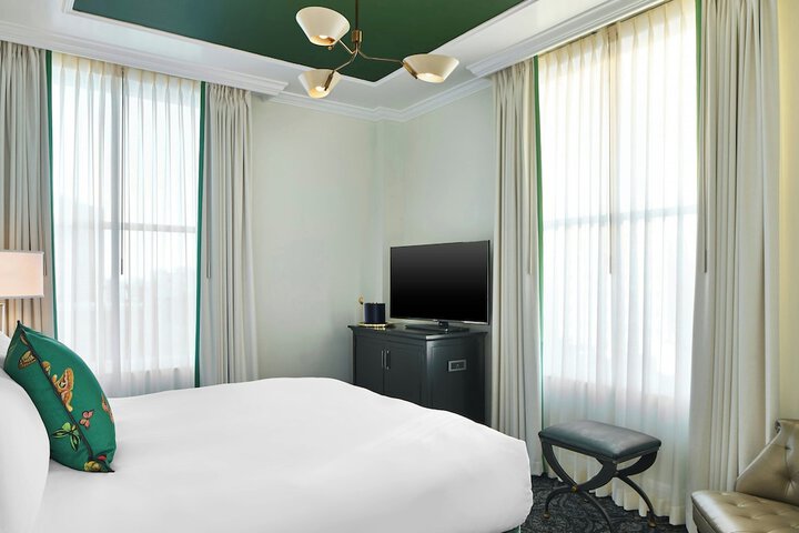 Room 144 of 212