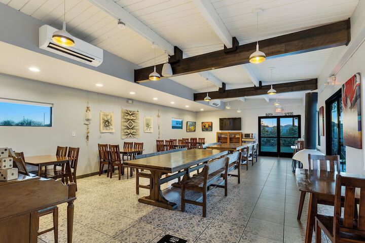 Hotel McCoy Tucson - Art Coffee, Beer, Wine