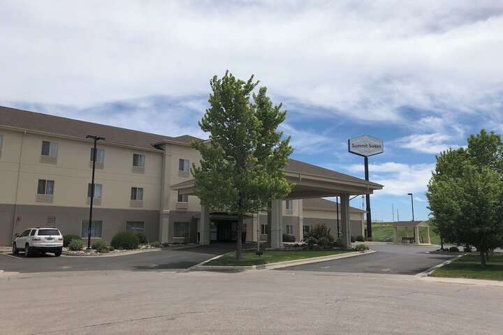 Summit Suites