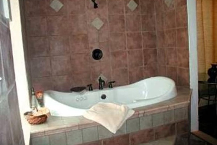 Hot Tub 16 of 20