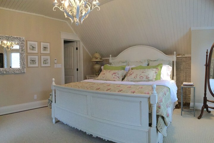 Room 12 of 33