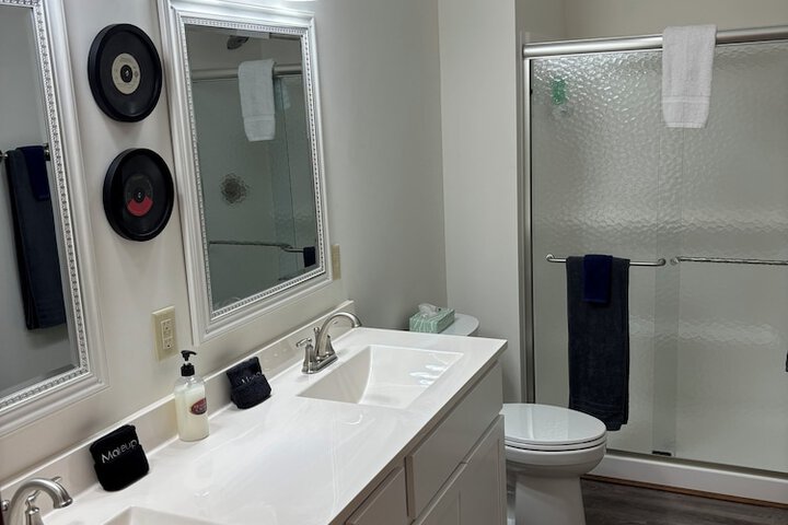 Hermann Crown Suites