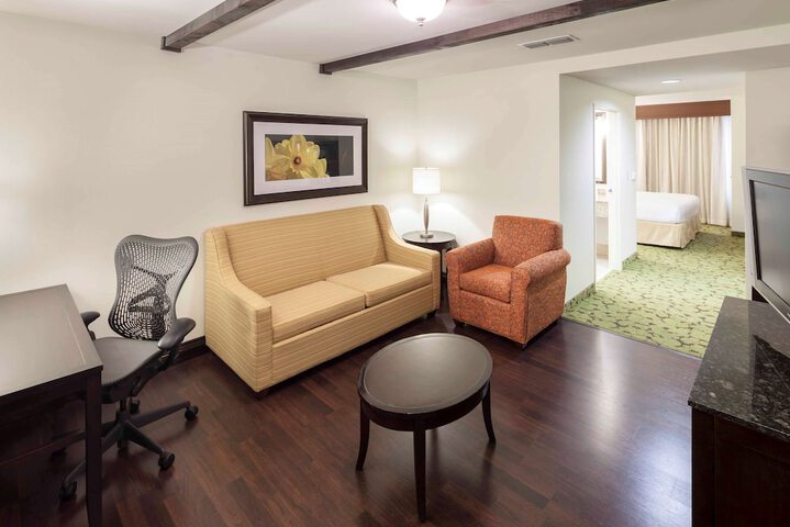 Room 14 of 38