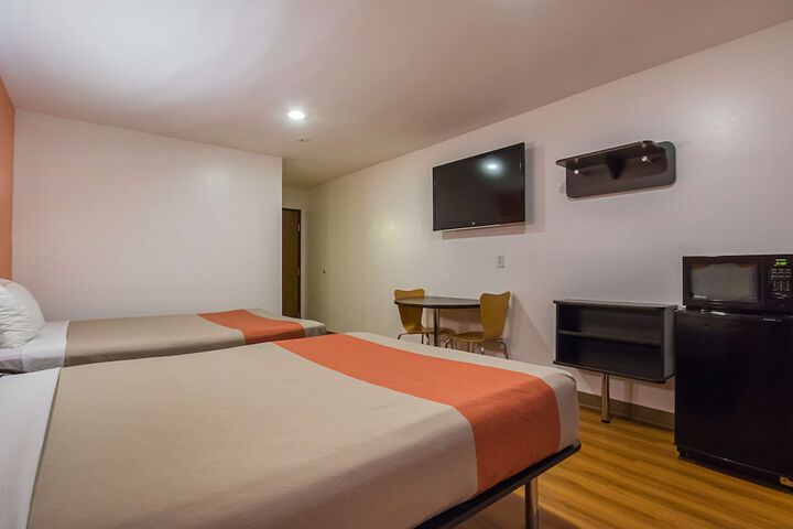 Room 18 of 32
