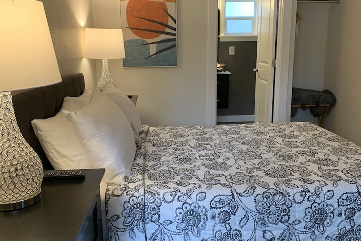 Room 28 of 64
