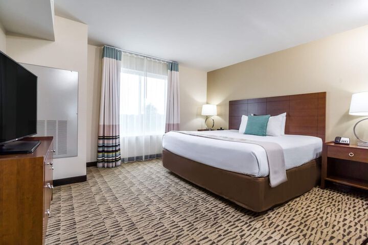 Hawthorn Suites by Wyndham Wheeling at the Highlands