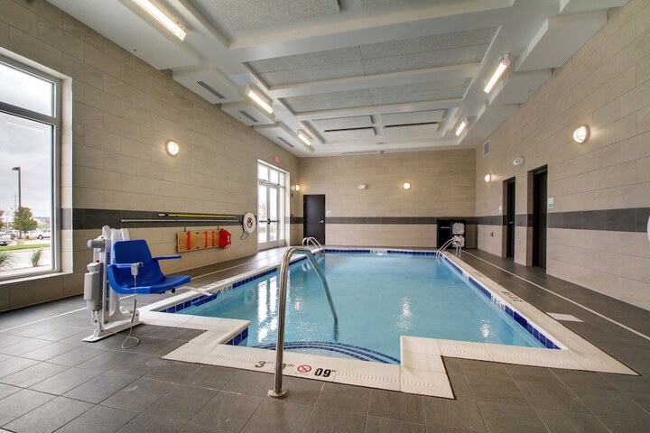 Holiday Inn & Suites Peoria at Grand Prairie by IHG