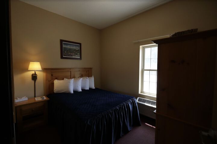 Room 9 of 14