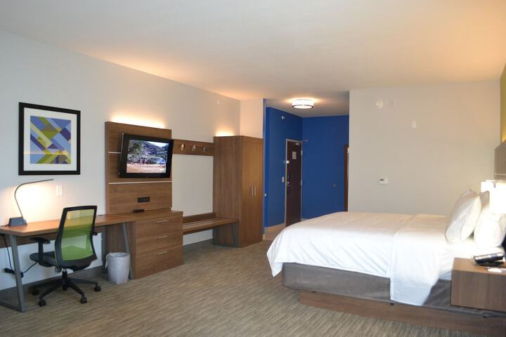 Room 16 of 34