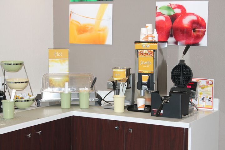 Breakfast/Coffee Service 112 of 120