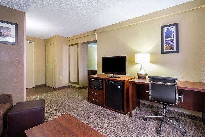 Room 6 of 25