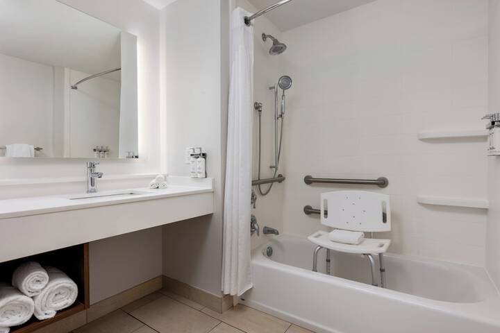 Holiday Inn Express Calhoun South by IHG