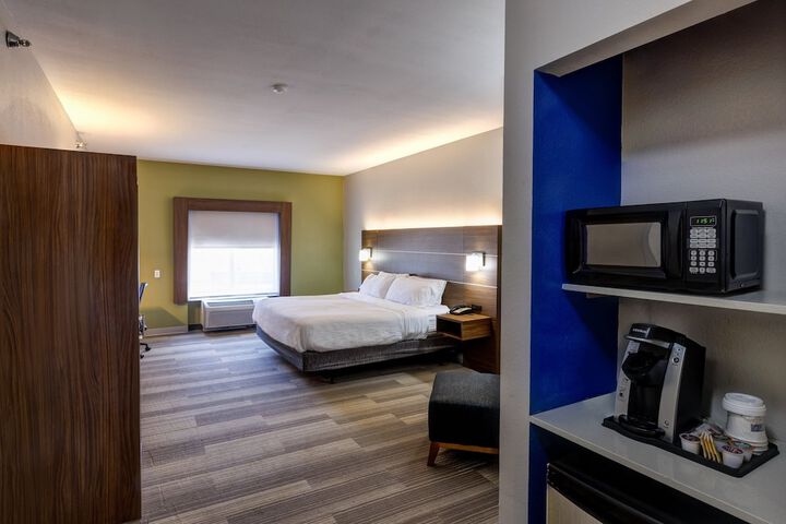 Room 37 of 61