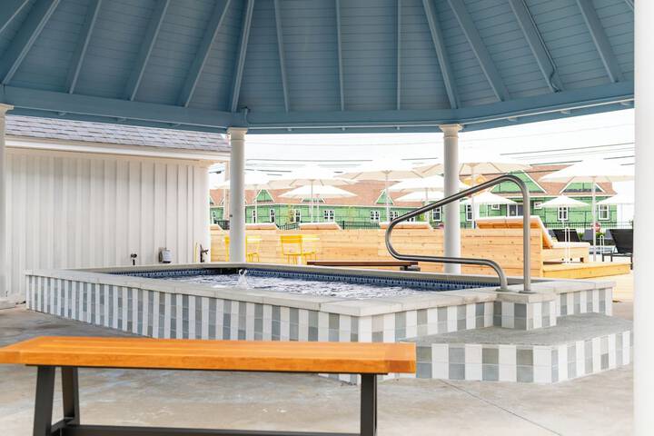 Driftaway Hotel and Pool