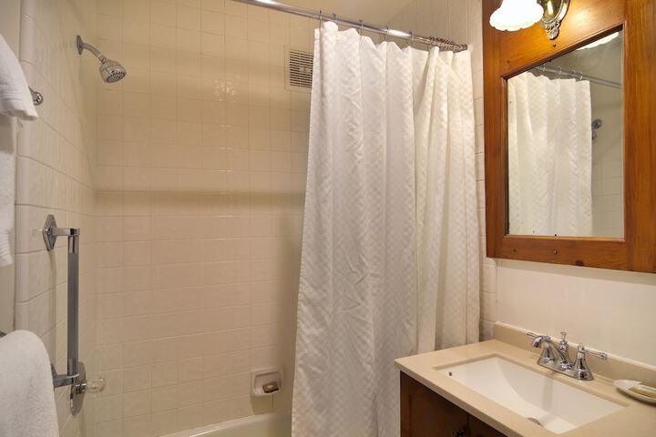 Room 5 of 72